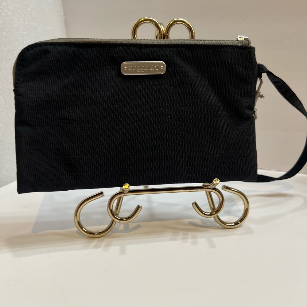 Baggallini wristlet Bag